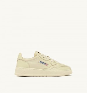 Beige Autry Medalist Low Sneakers Rutabaga Leather | SLIPYM831