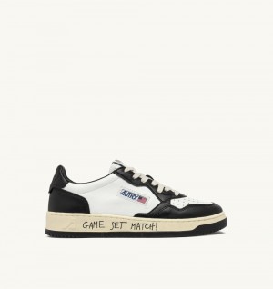 Black / White Autry Medalist Low Sneakers Leather Lettering | LJHRXD207