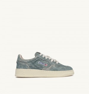 Green Autry Medalist Low Sneakers Amazon Suede | GZQOCK043