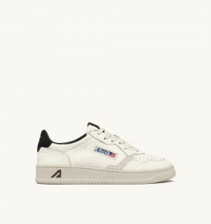 White Autry Medalist Low Sneakers TextuLeather Details | YIJEDG835