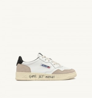 White / Beige Autry Medalist Low Sneakers Bicolor Leather Suede Lettering | QDMVKH974