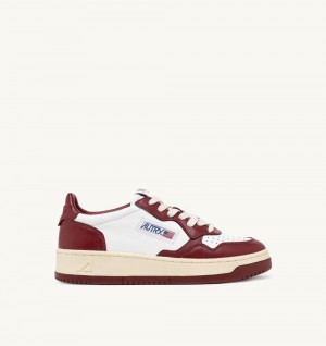 White / Burgundy Autry Medalist Low Bicolor Sneakers Syrah Leather | TLQRUI845