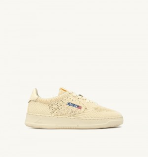 Yellow Autry Easeknit Medalist Low Sneakers Pearsorbet | BSRJUG317