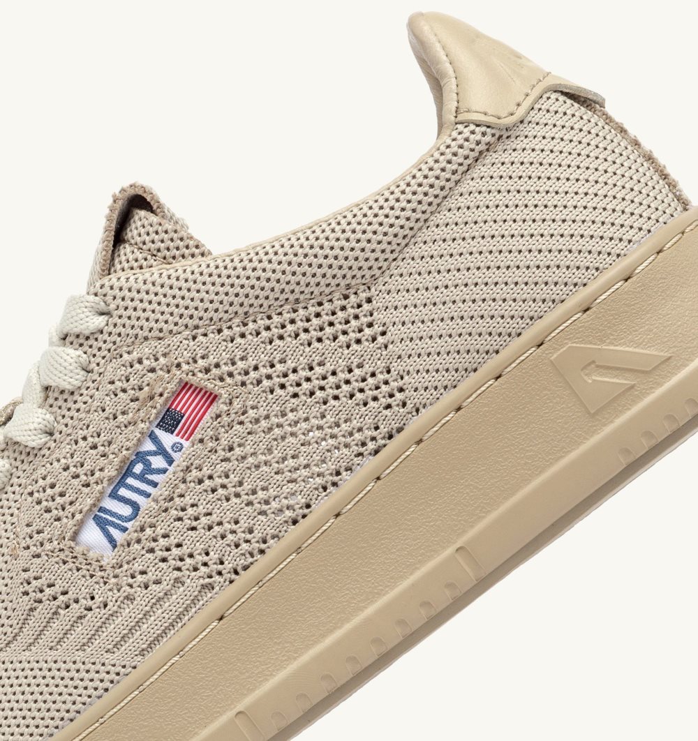 Beige Autry Easeknit Medalist Low Sneakers Mojave Desert | JXFAOV439