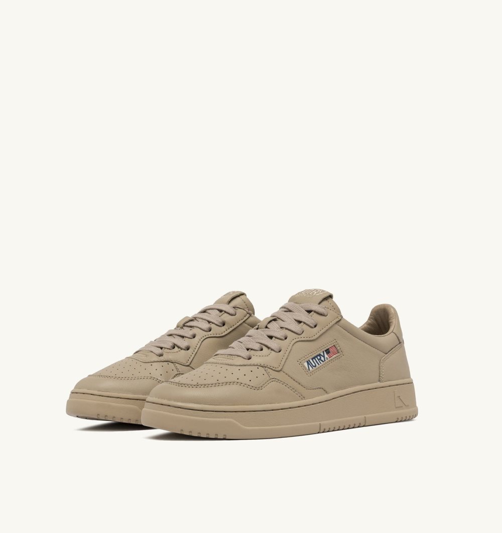 Beige Autry Medalist Low Sneakers Matte Nomad Leather Shearling | JIQGDN927