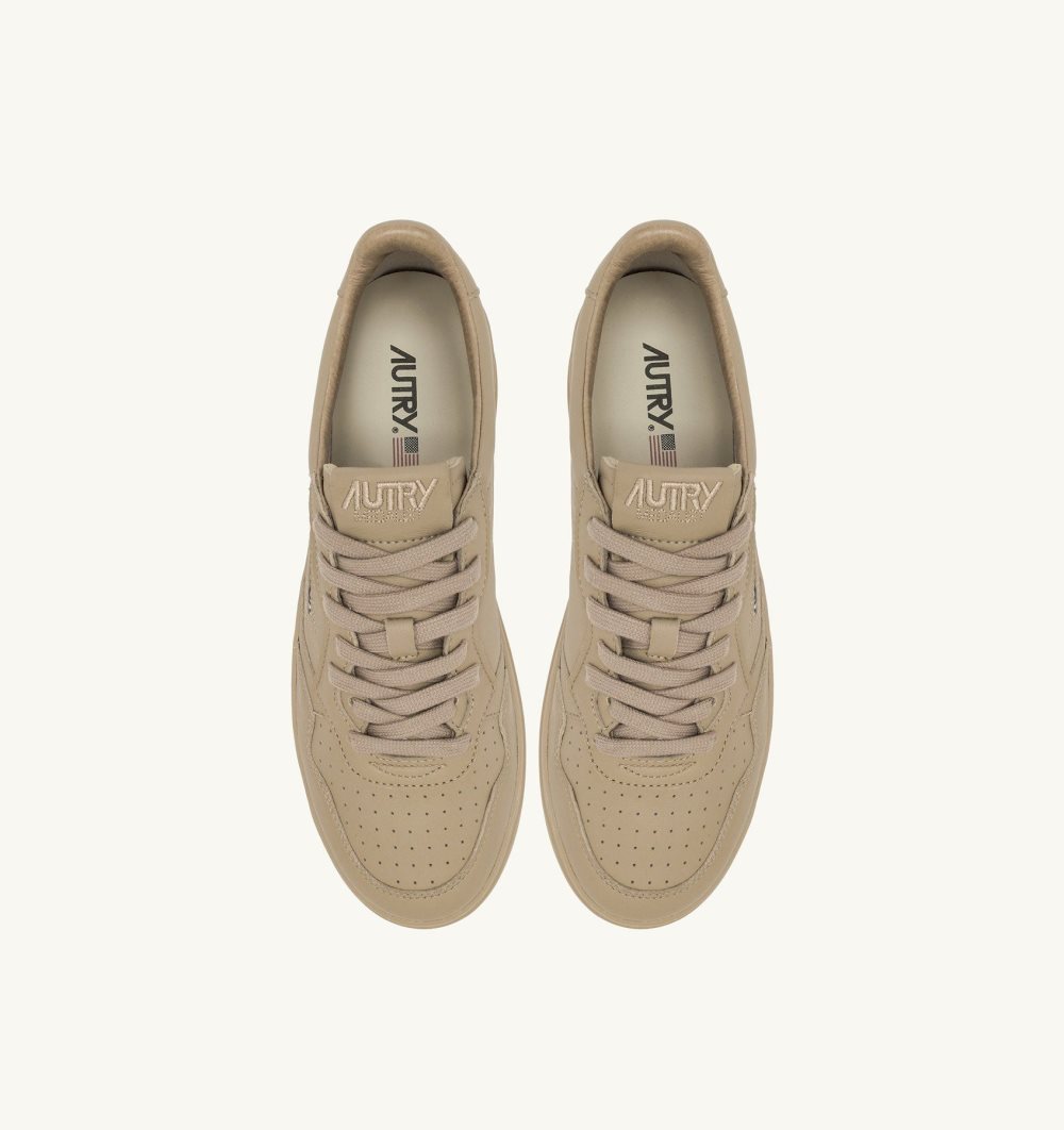 Beige Autry Medalist Low Sneakers Matte Nomad Leather Shearling | JIQGDN927