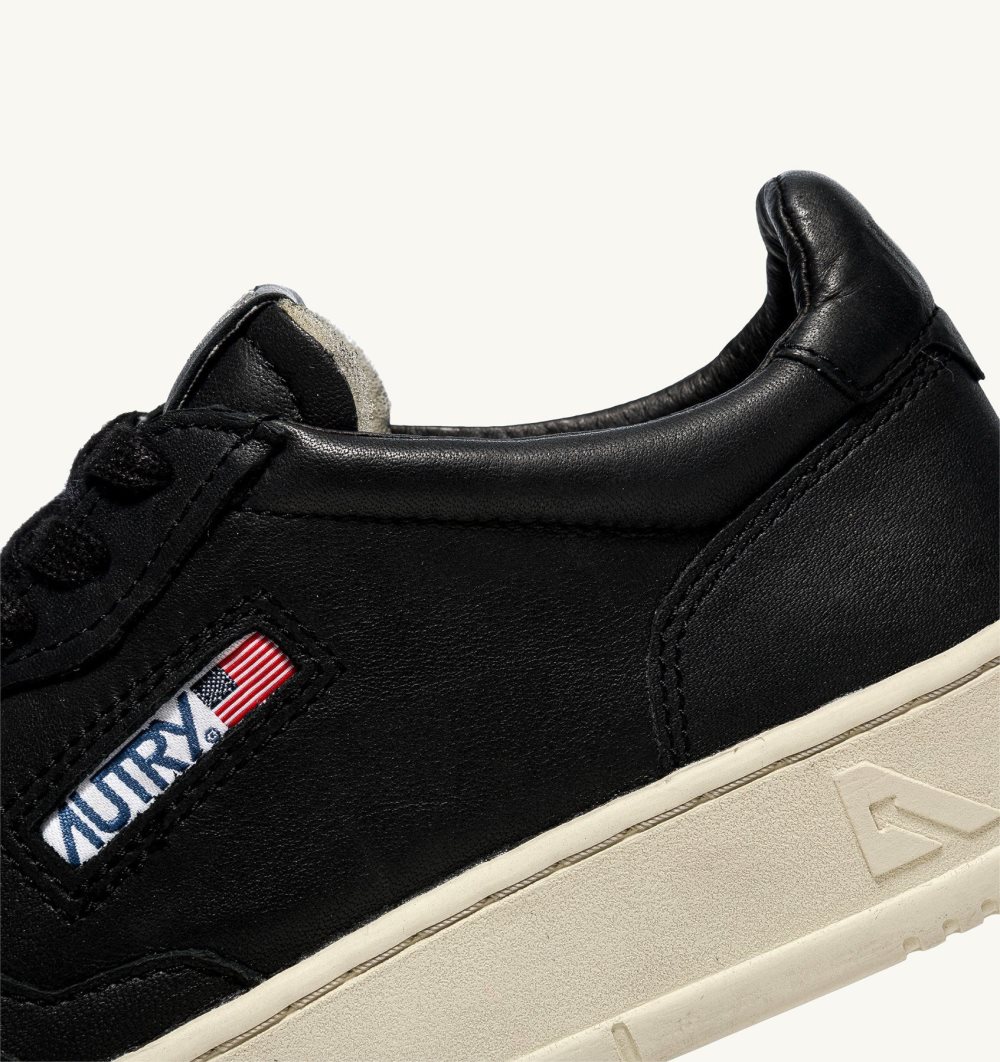 Black Autry Medalist Low Sneakers Super-soft Nappa | WYXSUF932