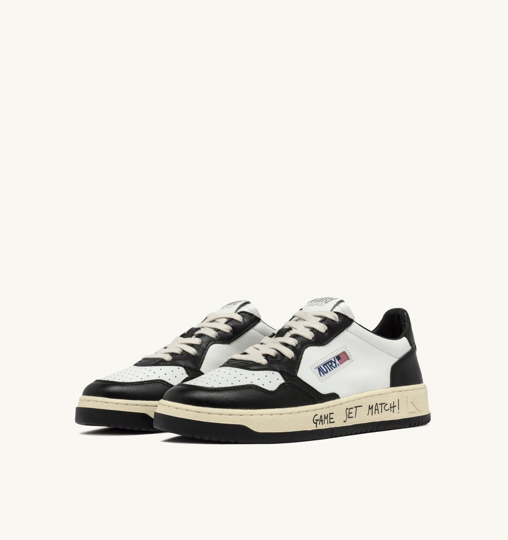 Black / White Autry Medalist Low Sneakers Leather Lettering | LJHRXD207