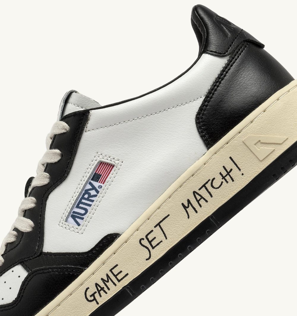 Black / White Autry Medalist Low Sneakers Leather Lettering | LJHRXD207