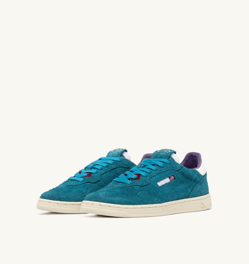 Light Blue / Blue Autry New Flat Low Sneakers Zafiro Alyssum Suede | YLRMSC867