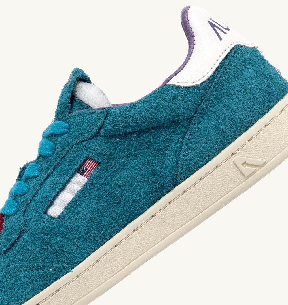 Light Blue / Blue Autry New Flat Low Sneakers Zafiro Alyssum Suede | YLRMSC867