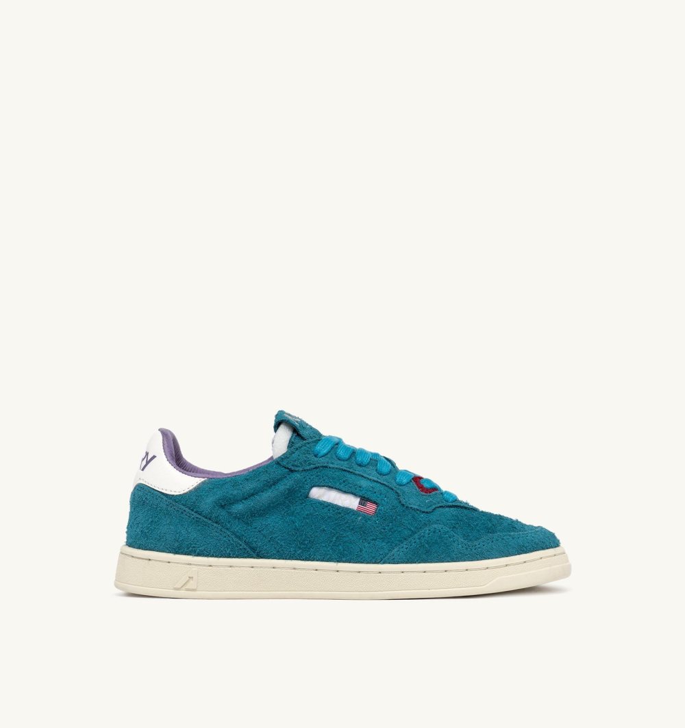 Light Blue / Blue Autry New Flat Low Sneakers Zafiro Alyssum Suede | YLRMSC867