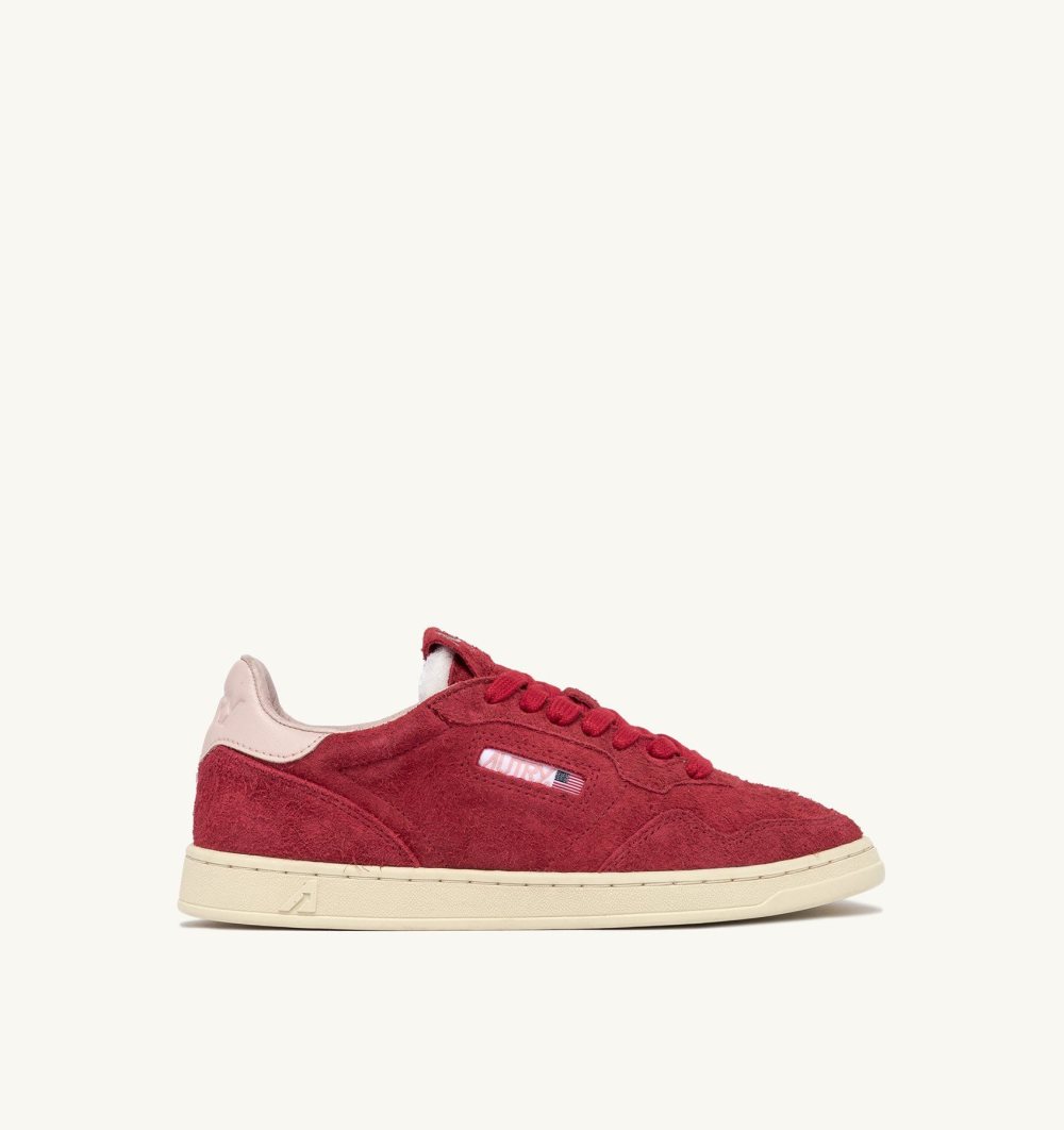 Pink / Red Autry New Flat Low Sneakers Powder Suede | ZDGKCX340