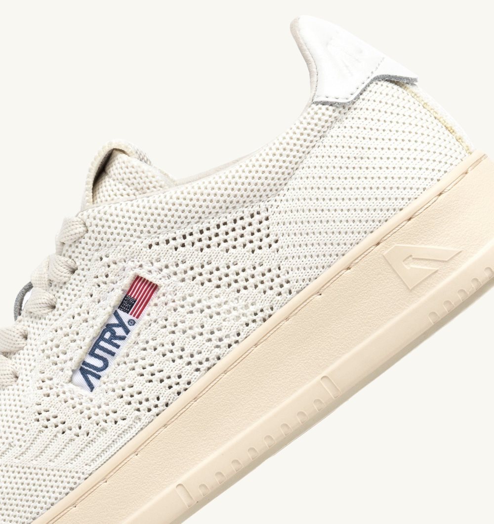 White Autry Easeknit Medalist Low Sneakers Fabric | GIZFXS927