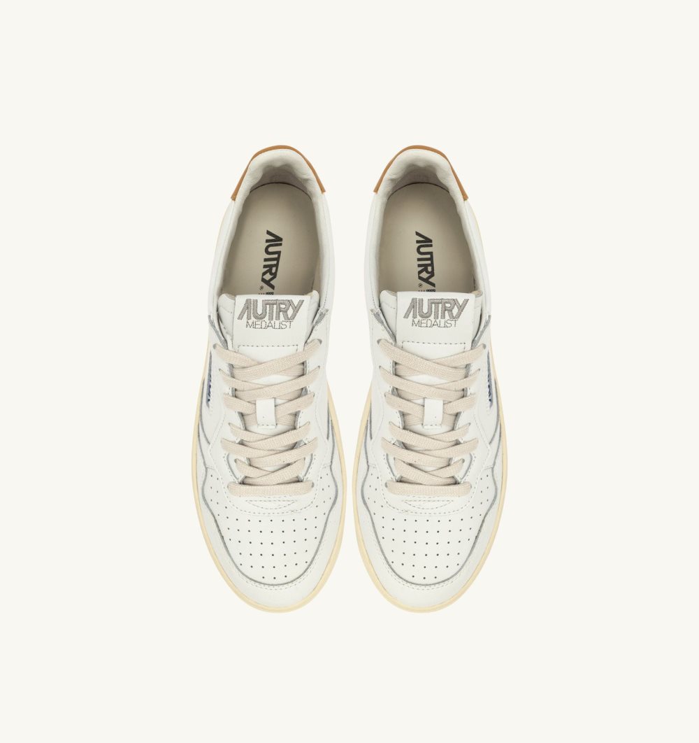 White Autry Medalist Low Sneakers Leather | FKVCUE792