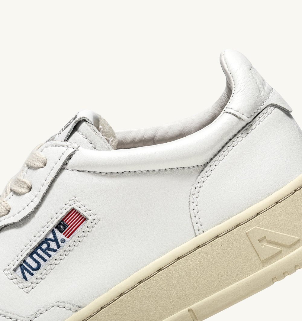 White Autry Medalist Low Sneakers Leather | JBFYNQ075