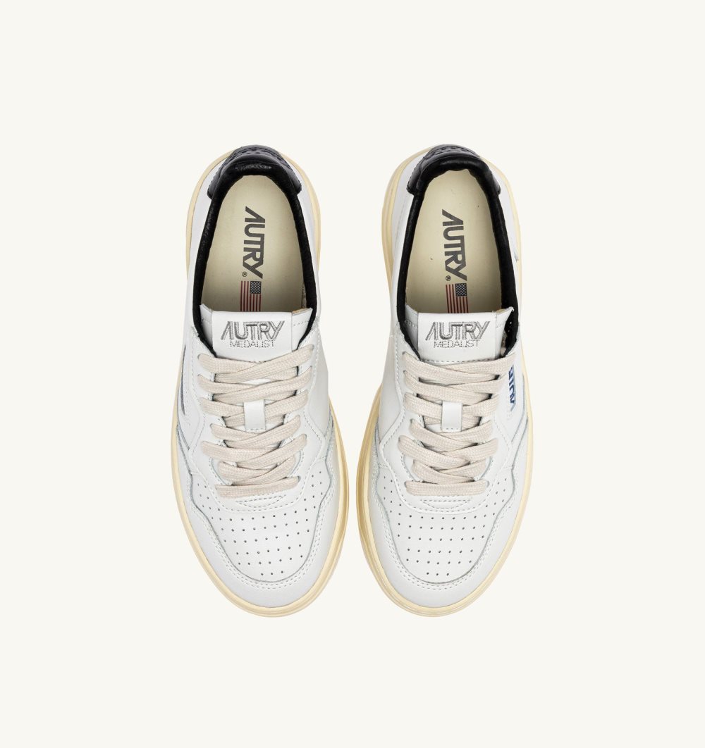 White Autry Medalist Low Sneakers Leather Lettering | KNAGLB764