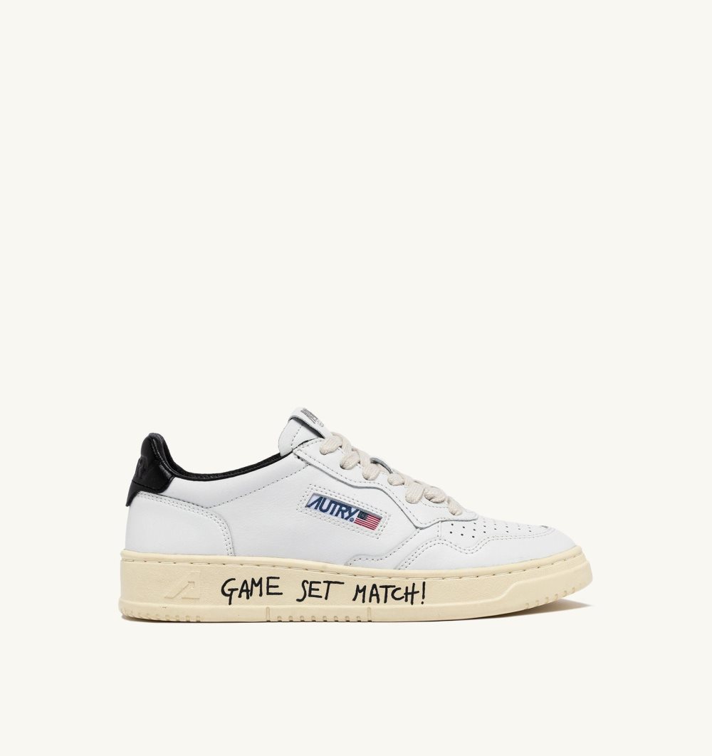 White Autry Medalist Low Sneakers Leather Lettering | WIVDZN706