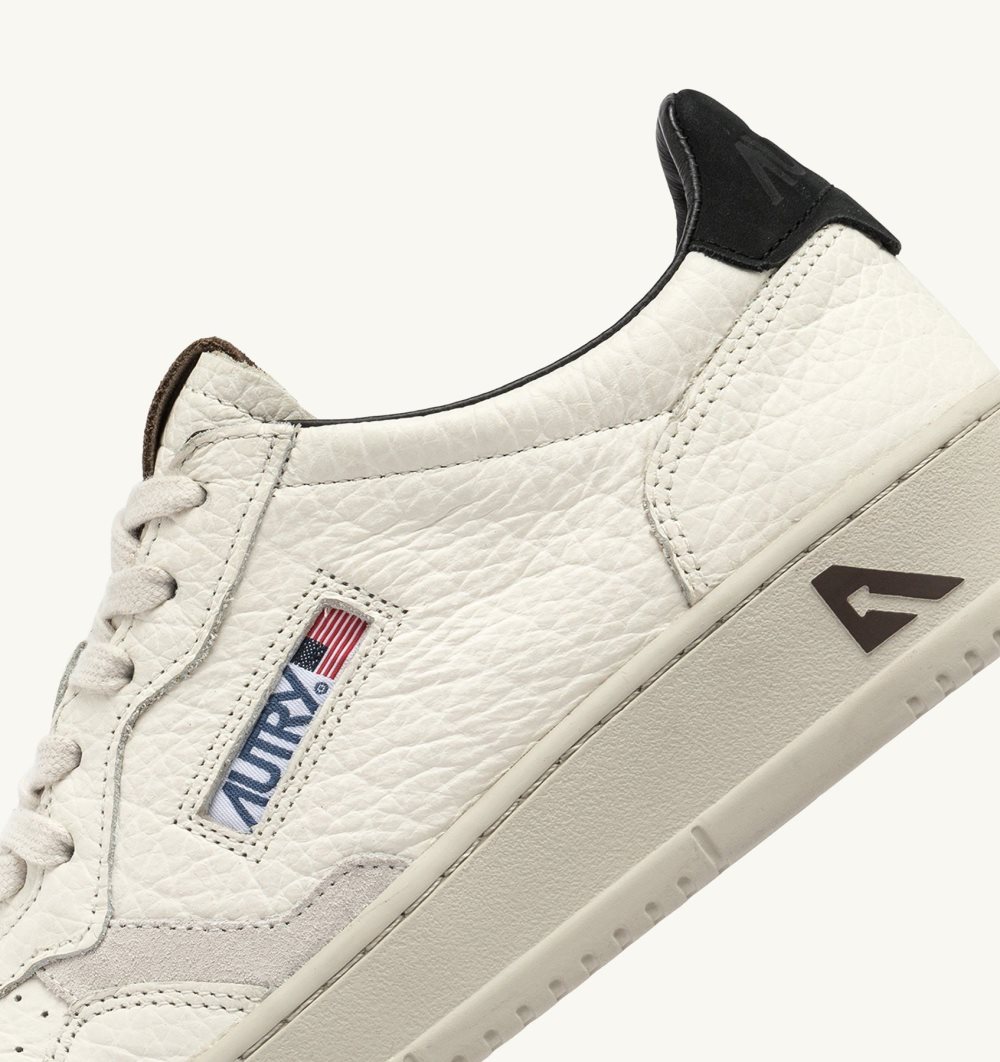 White Autry Medalist Low Sneakers TextuLeather Details | YIJEDG835