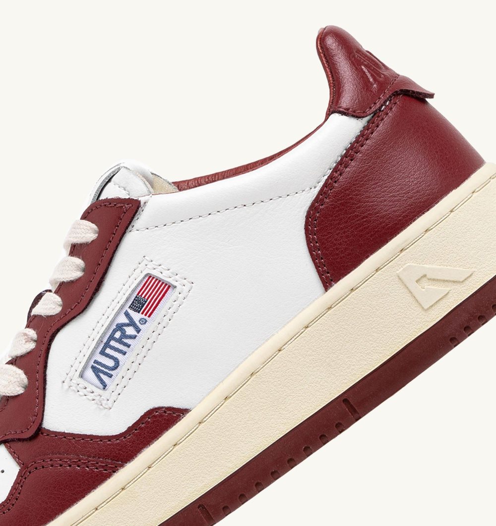 White / Burgundy Autry Medalist Low Bicolor Sneakers Syrah Leather | TLQRUI845