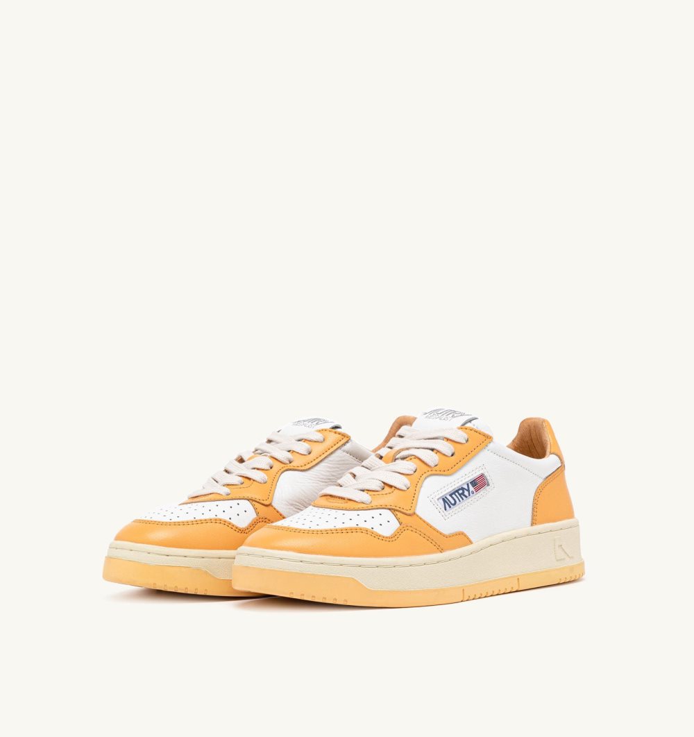 White / Orange Autry Medalist Low Sneakers Two-tone Leather | OMSQIE845