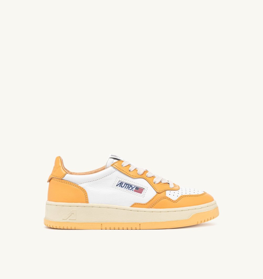 White / Orange Autry Medalist Low Sneakers Two-tone Leather | OMSQIE845