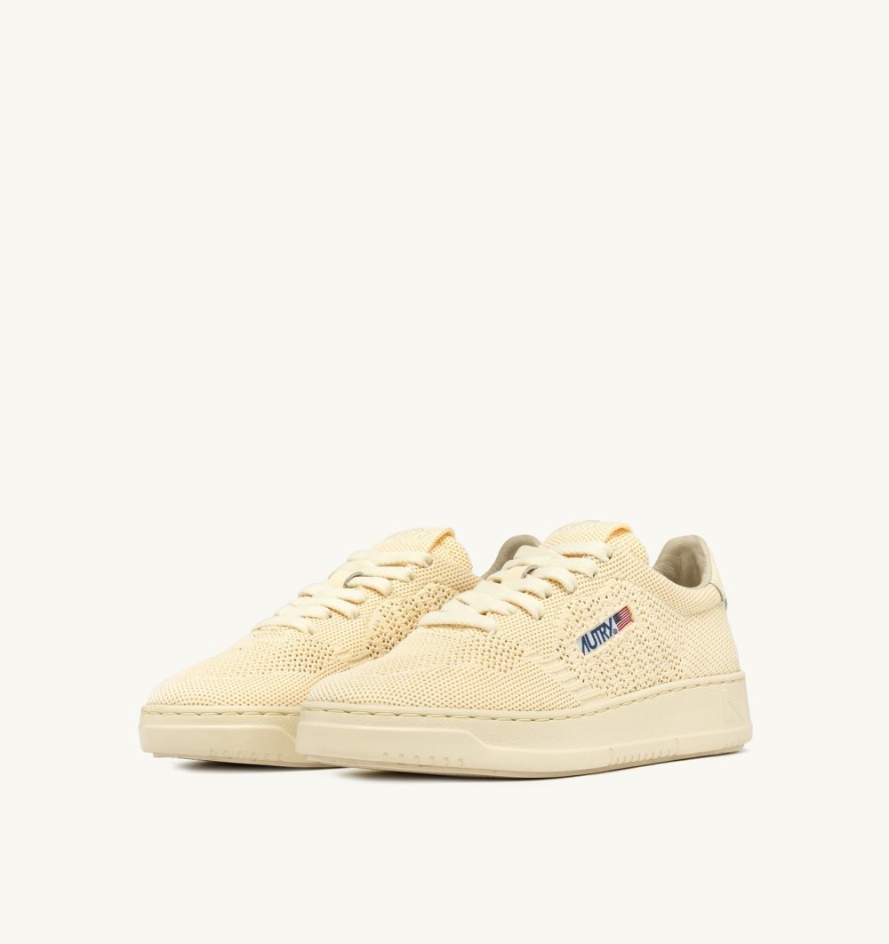 Yellow Autry Easeknit Medalist Low Sneakers Pearsorbet | BSRJUG317