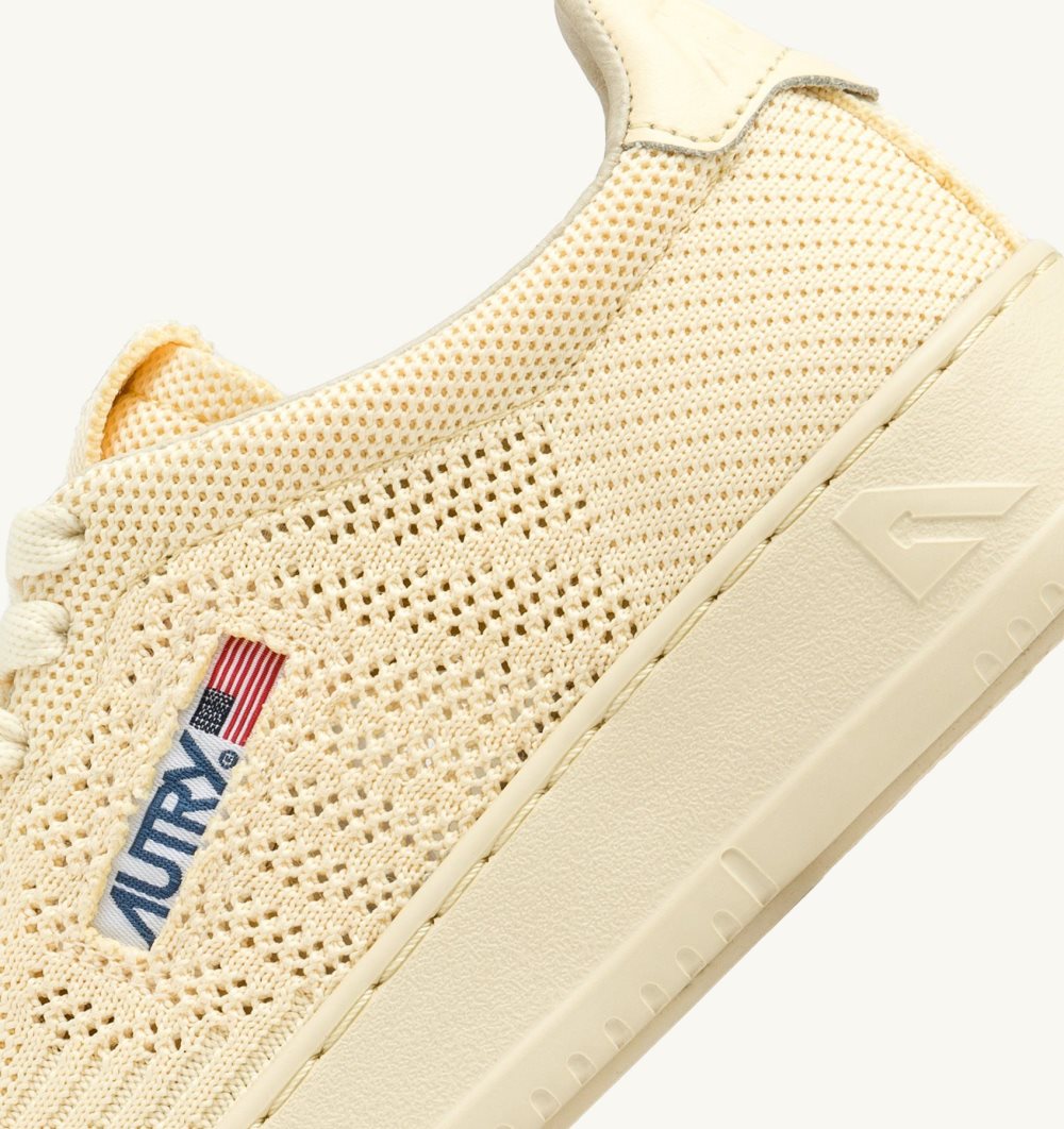 Yellow Autry Easeknit Medalist Low Sneakers Pearsorbet | BSRJUG317