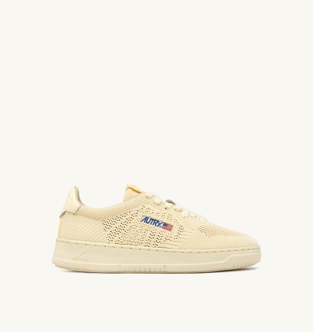 Yellow Autry Easeknit Medalist Low Sneakers Pearsorbet | BSRJUG317